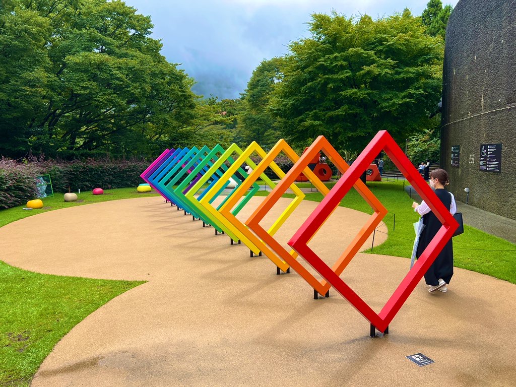 箱根彫刻の森美術館 虹色の四角